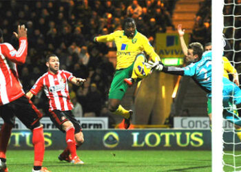 Le but de Bassong face à Sunderland