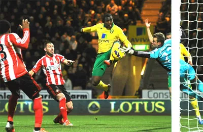 Le but de Bassong face à Sunderland