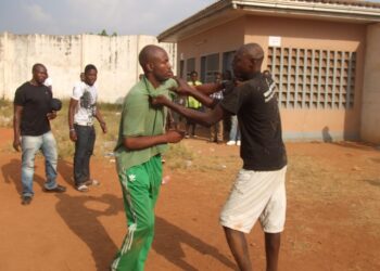 Bagarre entre un coach et un arbitre