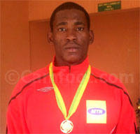 Le chèque de l’Homme du match à huis-clos