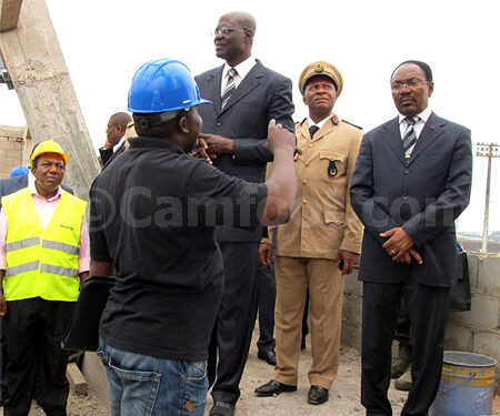 Gymnase de Douala : Adoum interrompt les travaux déjà interrompus