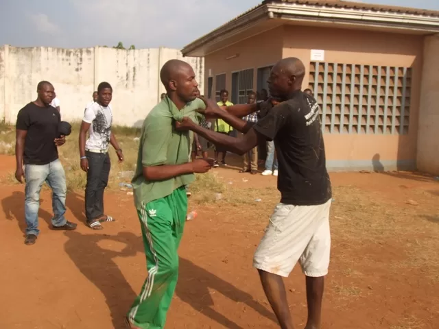 Bagarre entre un coach et un arbitre