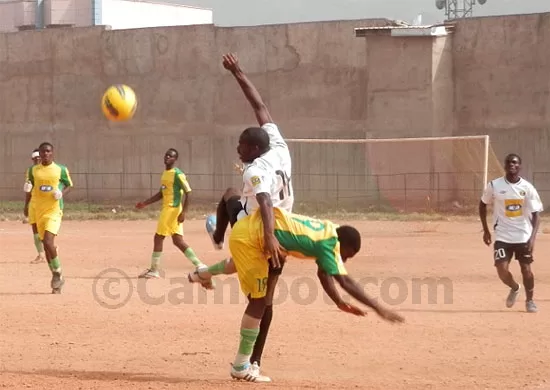 Aigle survole National Polytechnic à Bamenda (2-0)