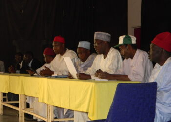 Seuls six clubs en règle