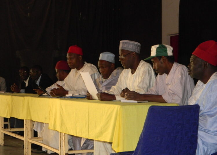 Seuls six clubs en règle