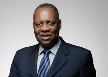 Caf : Issa Hayatou honoré par Paul Biya