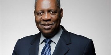 Caf : Issa Hayatou honoré par Paul Biya