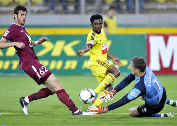 Eto&rsquo;o tire Anji vers l&rsquo;avant