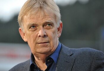 Pas de visa pour Akono, Finke du voyage