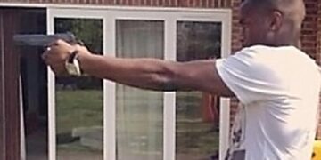 Divers: Bassong filmé avec un pistolet