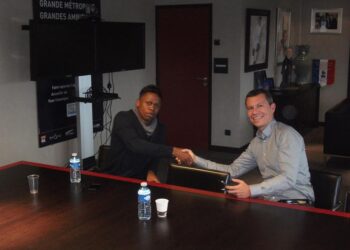 Lyon: Njie Clinton passe pro