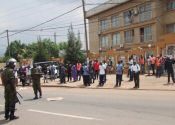 La route était barrée devant le siège de la Fécafoot