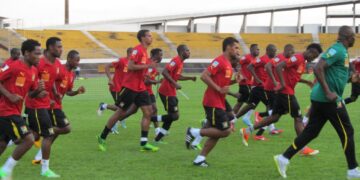 Lions indomptables: Visite surprise de Adoum et Iya