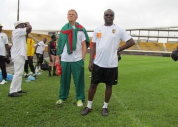 Lions Indomptables: Volker Finke a signé