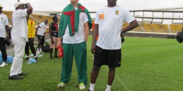Lions Indomptables: Volker Finke a signé