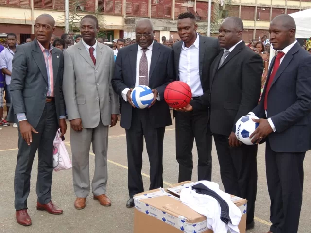 Kameni en Père Noël à l’Université de Yaoundé I