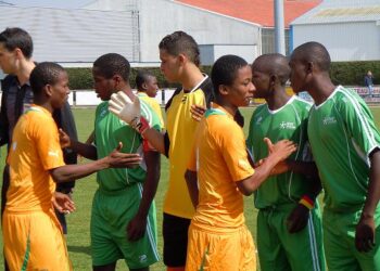 Un pays, trois footballs des jeunes