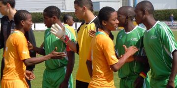 Un pays, trois footballs des jeunes