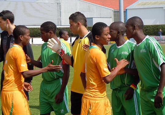 Un pays, trois footballs des jeunes