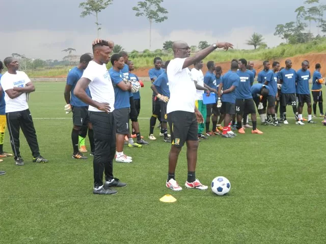 Carlos inocule du Kameni aux autres gardiens