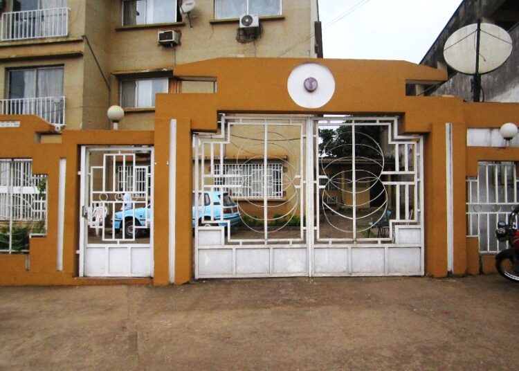 Joseph Owona a rencontré le personnel