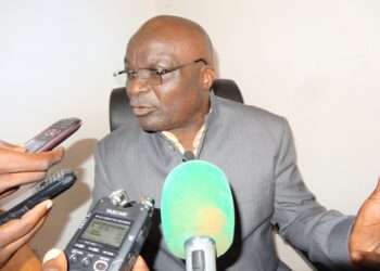Roger Milla : « on n&rsquo;est pas encore au professionnalisme »