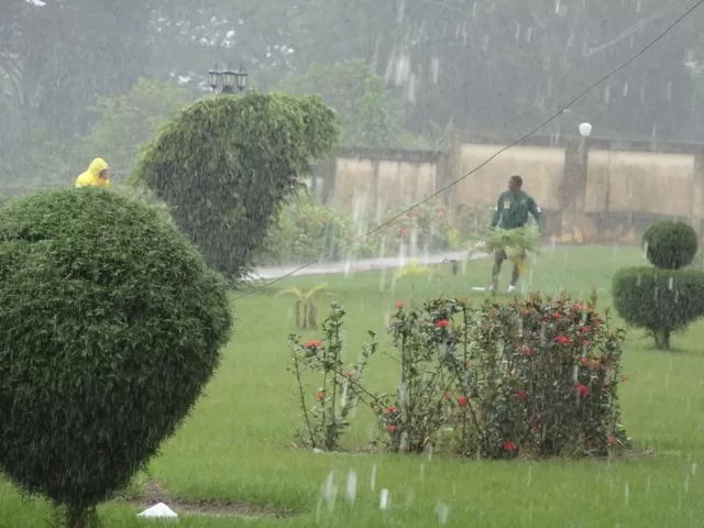 Lions Indomptables: Une forte pluie s&rsquo;invite aux entraînements