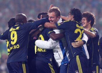 Turquie: Webo marque, Fenerbahçe résiste