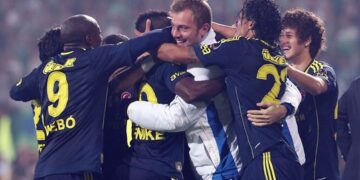 Turquie: Webo marque, Fenerbahçe résiste