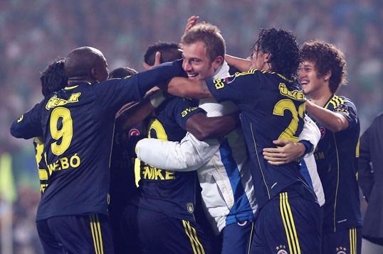 Turquie: Webo marque, Fenerbahçe résiste