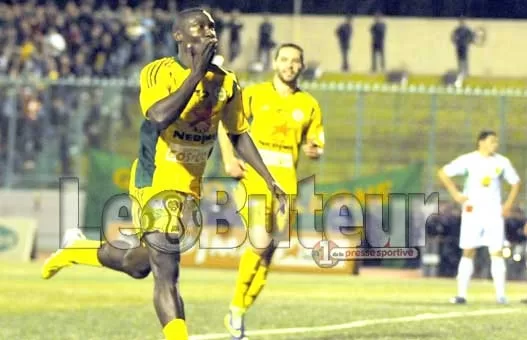 Algerie: Ebosse propulse la JSK à la tête de la Ligue 1 (vidéo)