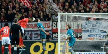 Bundesliga: Choupo-Moting buteur de luxe (Vidéo)