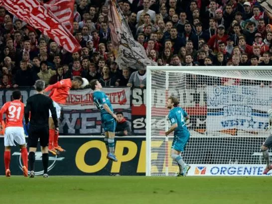 Bundesliga: Choupo-Moting buteur de luxe (Vidéo)