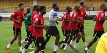 Lions Indomptables: Prise de contact avec la pelouse de Mfandena
