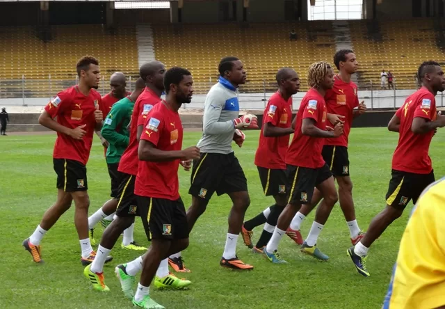 Lions Indomptables: Prise de contact avec la pelouse de Mfandena