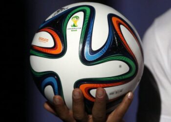 Vidéo: Le ballon de la Coupe du Monde est là!