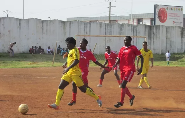 Dynamo met le feu sur Colombe du Dja et Lobo