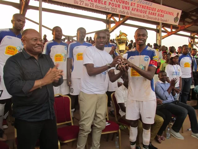 Festi foot Stéphane Mbia: Calcio Ecole des Postes champion