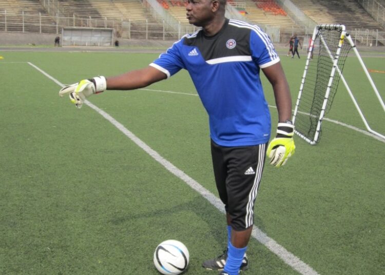 Etienne Foppi forme les gardiens