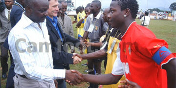 Un cours magistral pour l&rsquo;Ambassadeur Roger Milla