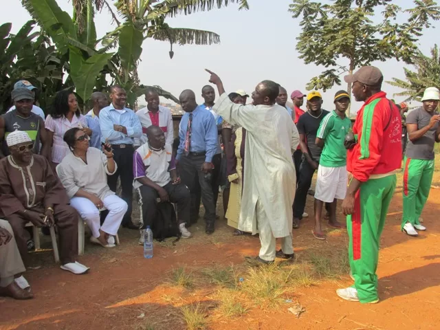 Crise: Deux équipes de Canon sur un même terrain