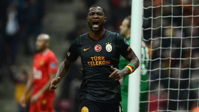 Chedjou marque, devant Ntsama