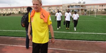 Volker Finke : « Peut-être un, deux ou trois pour le stage en Autriche »