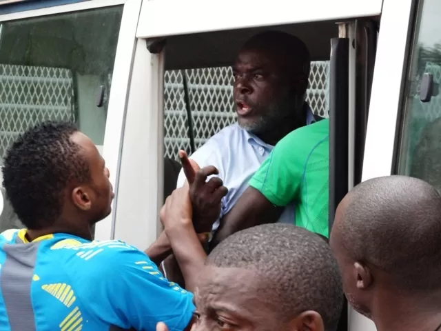 Divers: Joseph Monthé bagarre avec les supporters de Fovu