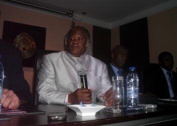 Débriefing : Joseph Owona et la trinité de la normalisation