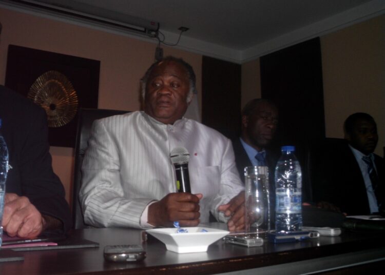 Débriefing : Joseph Owona et la trinité de la normalisation