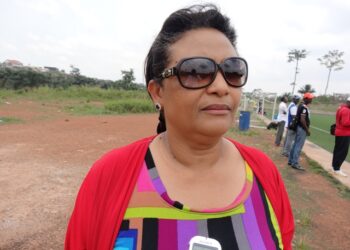 Céline Eko: « …qu’on s’asseye autour d’une table »