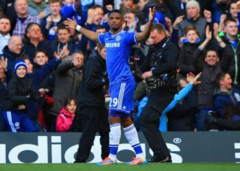 Premier League : Eto’o marque et se blesse contre Arsenal