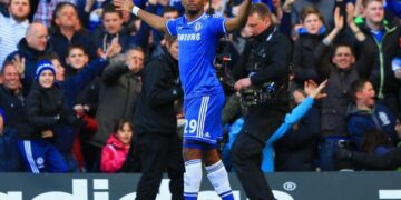 Premier League : Eto’o marque et se blesse contre Arsenal