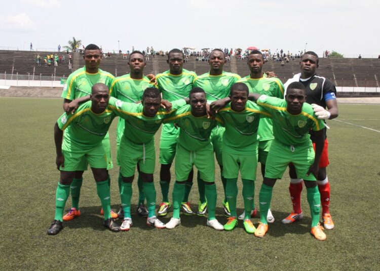 Ligue 1 : Astres enchainent, Union à la traine